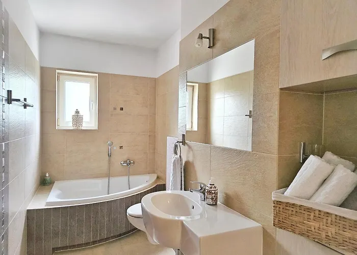 Garden- Parking, Ogrodek, Cicha Okolica